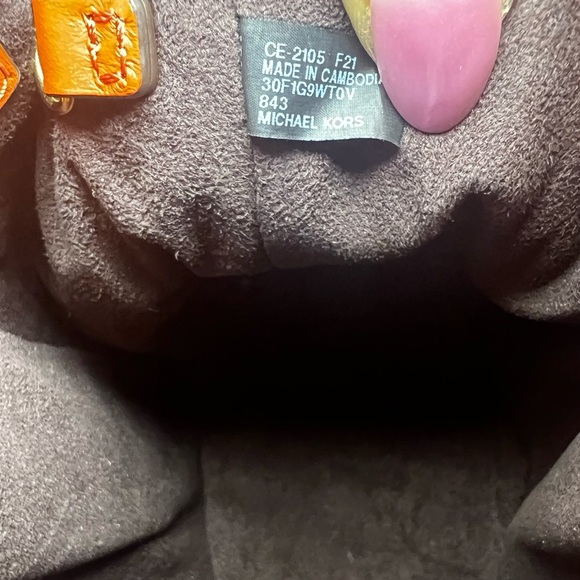 MICHAEL KORS Willa Pleated Bucket Bag in Orange Monogram w/ Matching Pouch - EUC - Picture 12 of 16